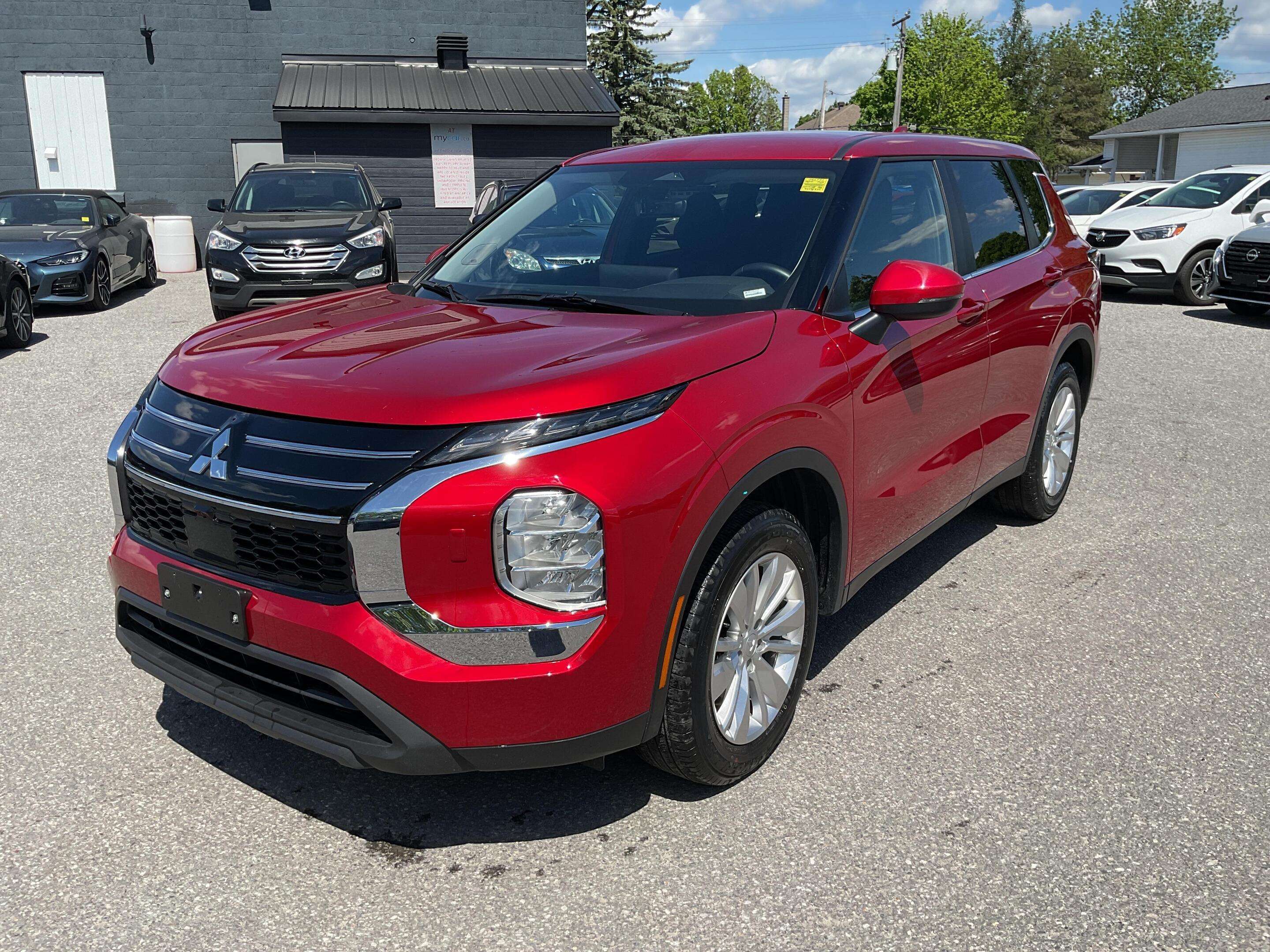 2025 Mitsubishi Outlander ES