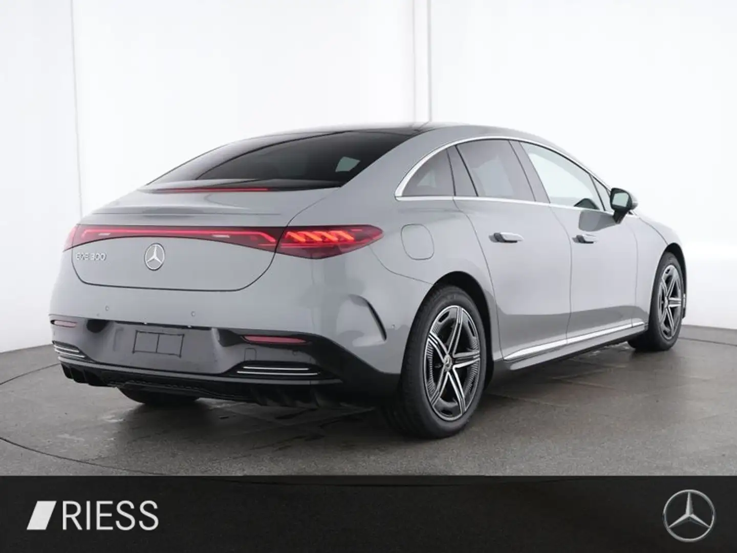 Mercedes-Benz EQE 300 AMG Sport Distr LED Pano Keyless Kamera Grau - 2