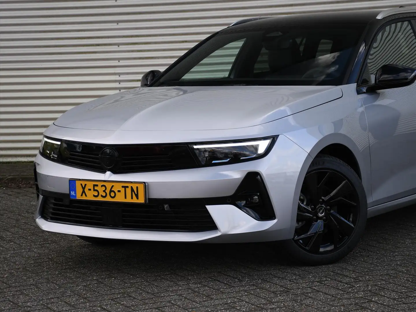 Opel Astra Sports Tourer GS-Line 1.2 Turbo 130pk CAMERA VOOR Grijs - 2