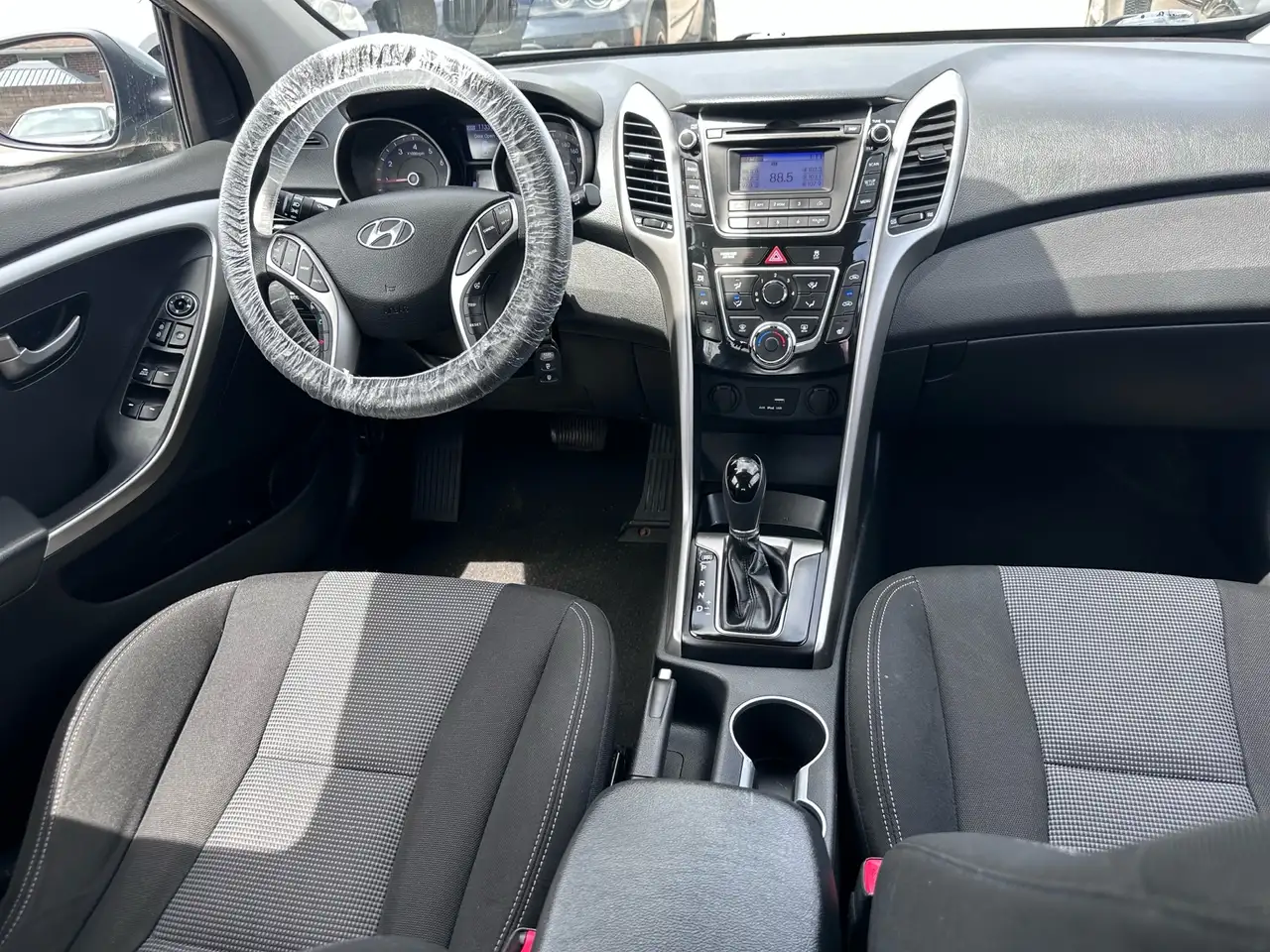 Hyundai ELANTRA снимка Hyundai ELANTRA