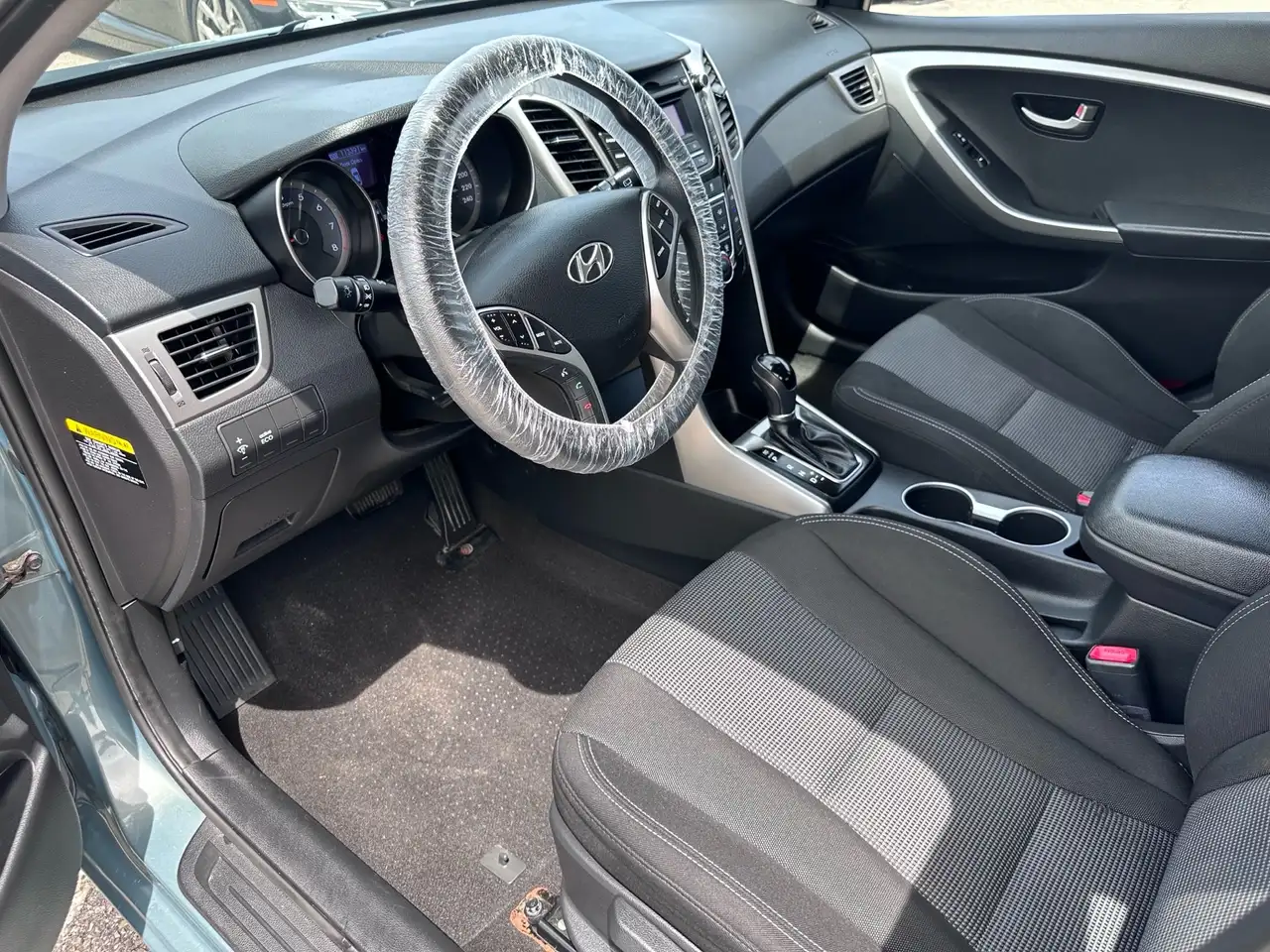 Hyundai ELANTRA снимка Hyundai ELANTRA