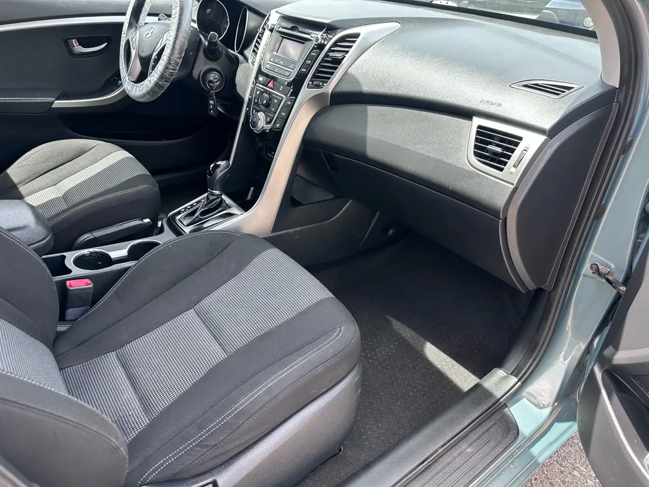 Hyundai ELANTRA снимка Hyundai ELANTRA