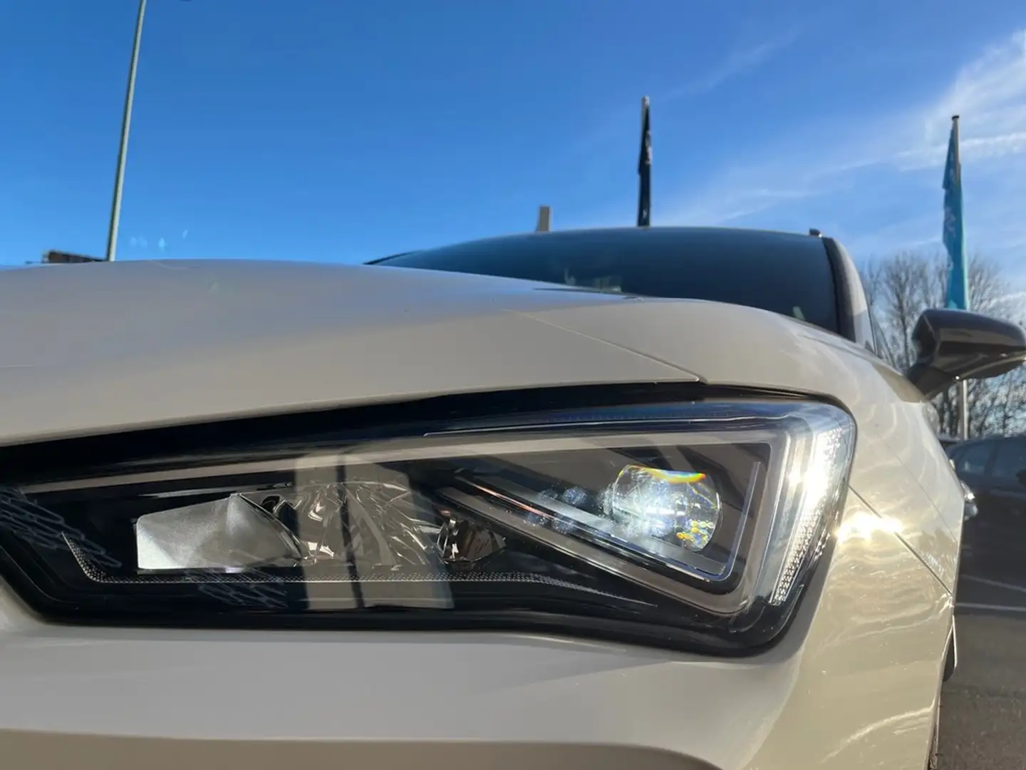 CUPRA Leon ST 1,4 e-Hybrid Automatic Weiß - 2