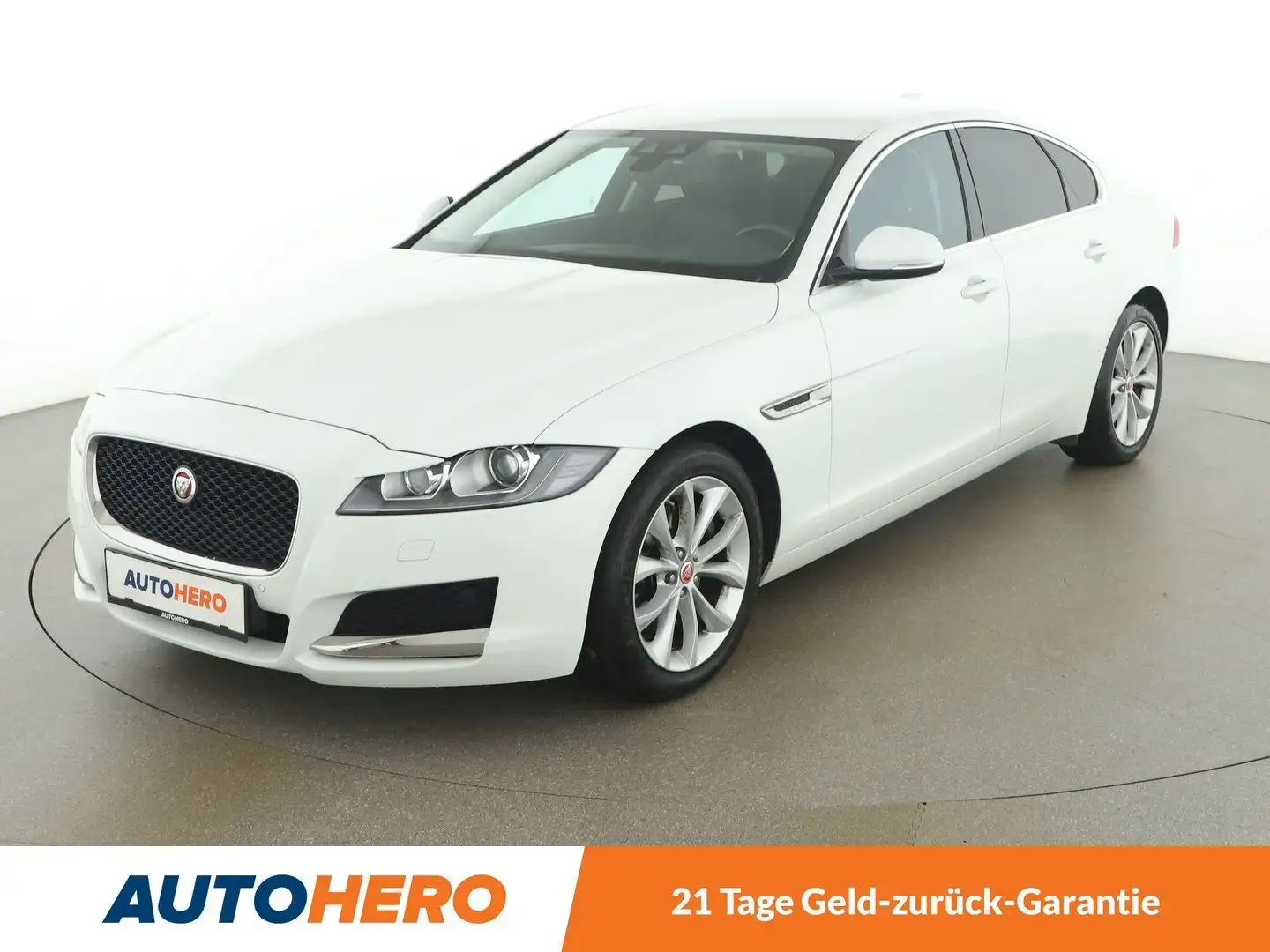 Jaguar XF 20d Prestige Aut. *SPUR*NAVI*CAM* Wit - 1