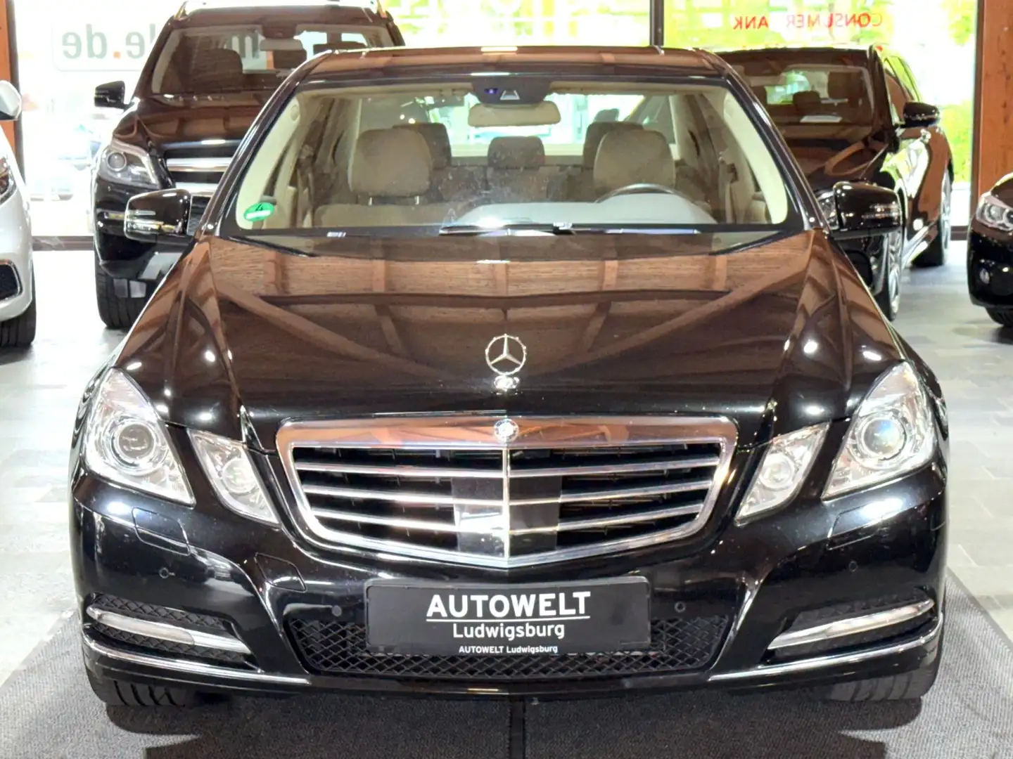 Mercedes-Benz E 350 E350 CGI 4Matic 7G-Tronic Limo. MEGA AUSSTATTUNG Black - 2
