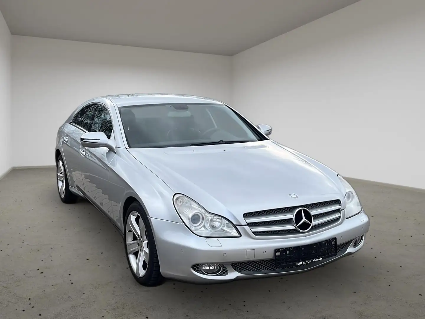 Mercedes-Benz CLS 350 **INNEN TOP gepflegt**REIFEN NEU** Argent - 2