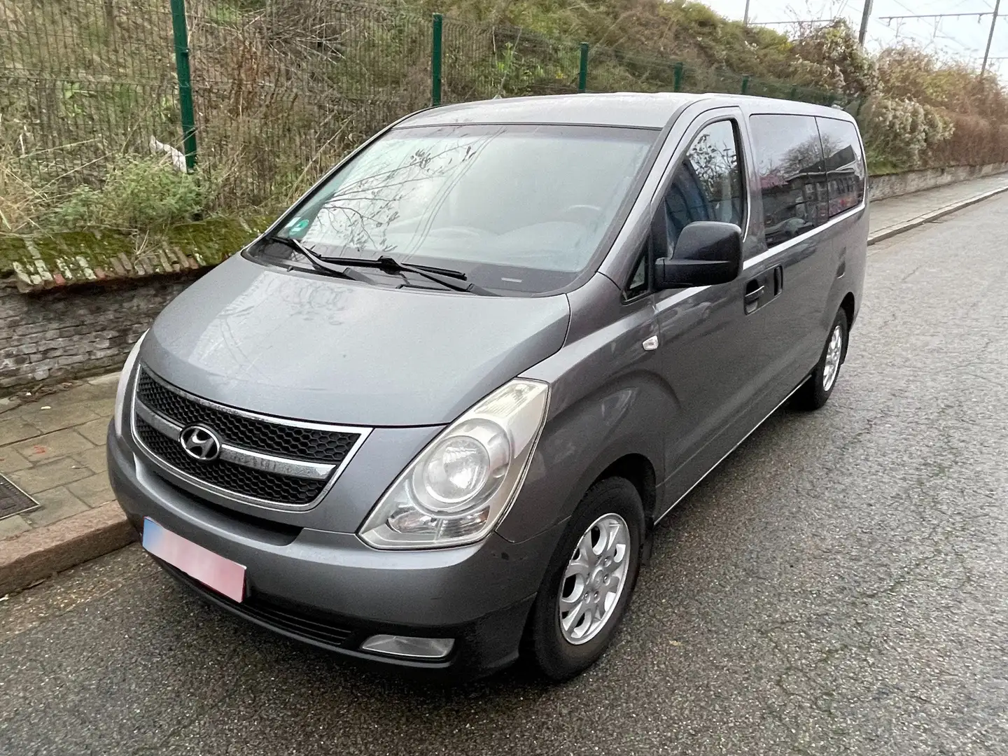 Hyundai H-1 H 1 Cargo HK Gris - 2