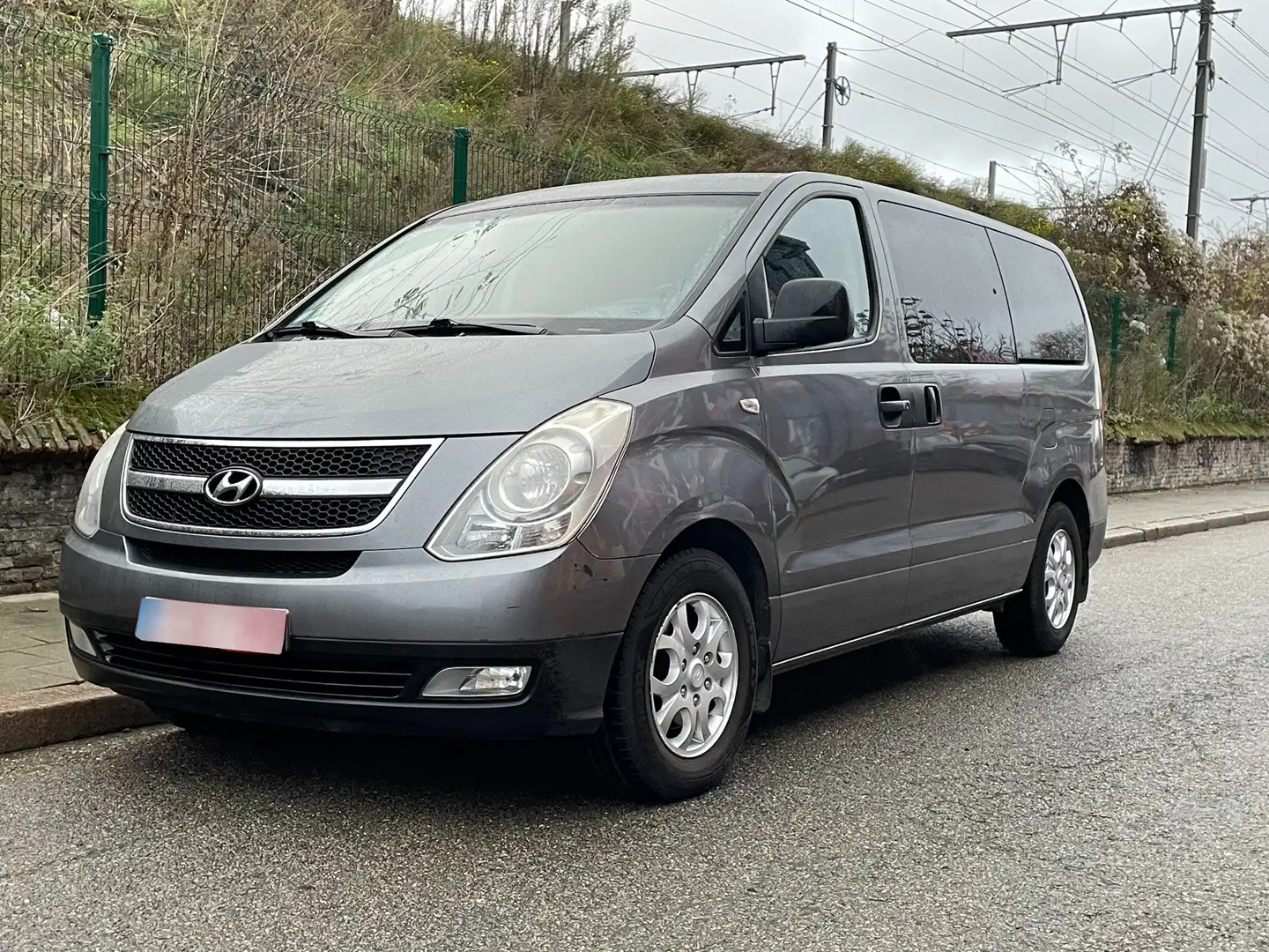 Hyundai H-1 H 1 Cargo HK Gris - 1