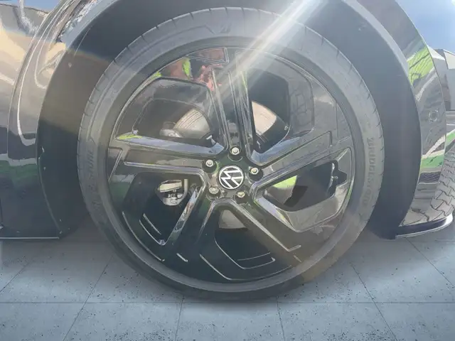Volkswagen Id.3 view 8