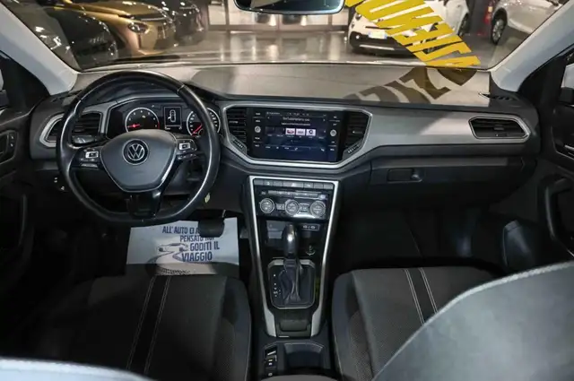 Volkswagen T-Roc view 7
