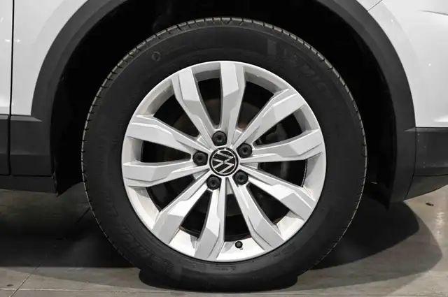 Volkswagen T-Roc view 6