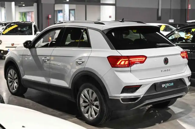 Volkswagen T-Roc view 4