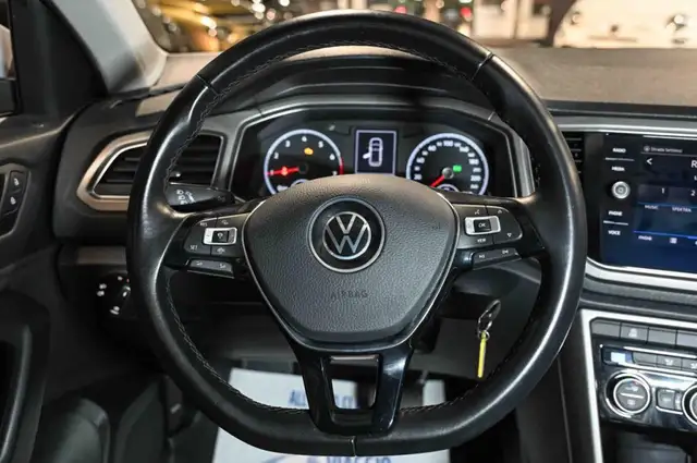 Volkswagen T-Roc view 12