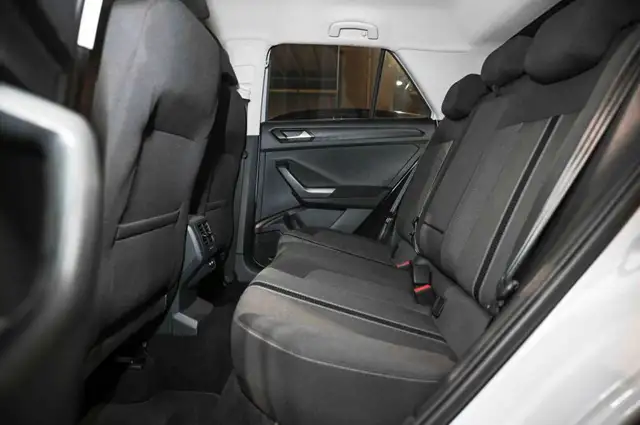 Volkswagen T-Roc view 11