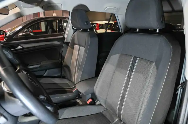 Volkswagen T-Roc view 10
