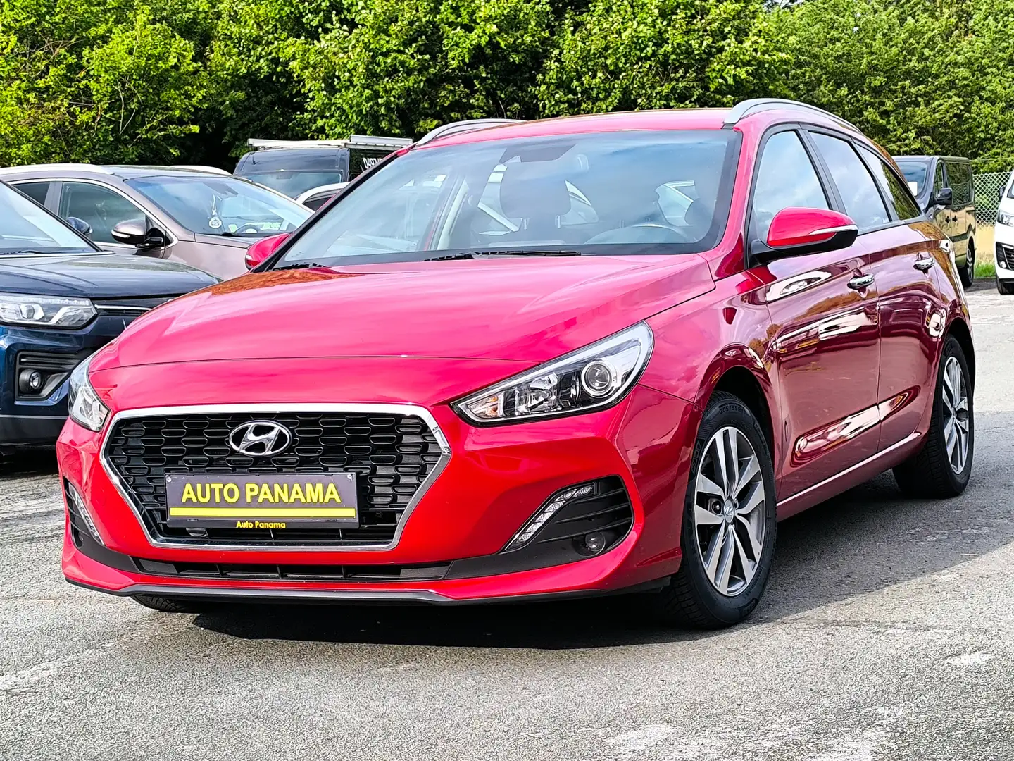 Hyundai i30 i30 1.6 CRDi BREAK CLIM CAMERA SG CHAUFFANT FULL Rood - 1