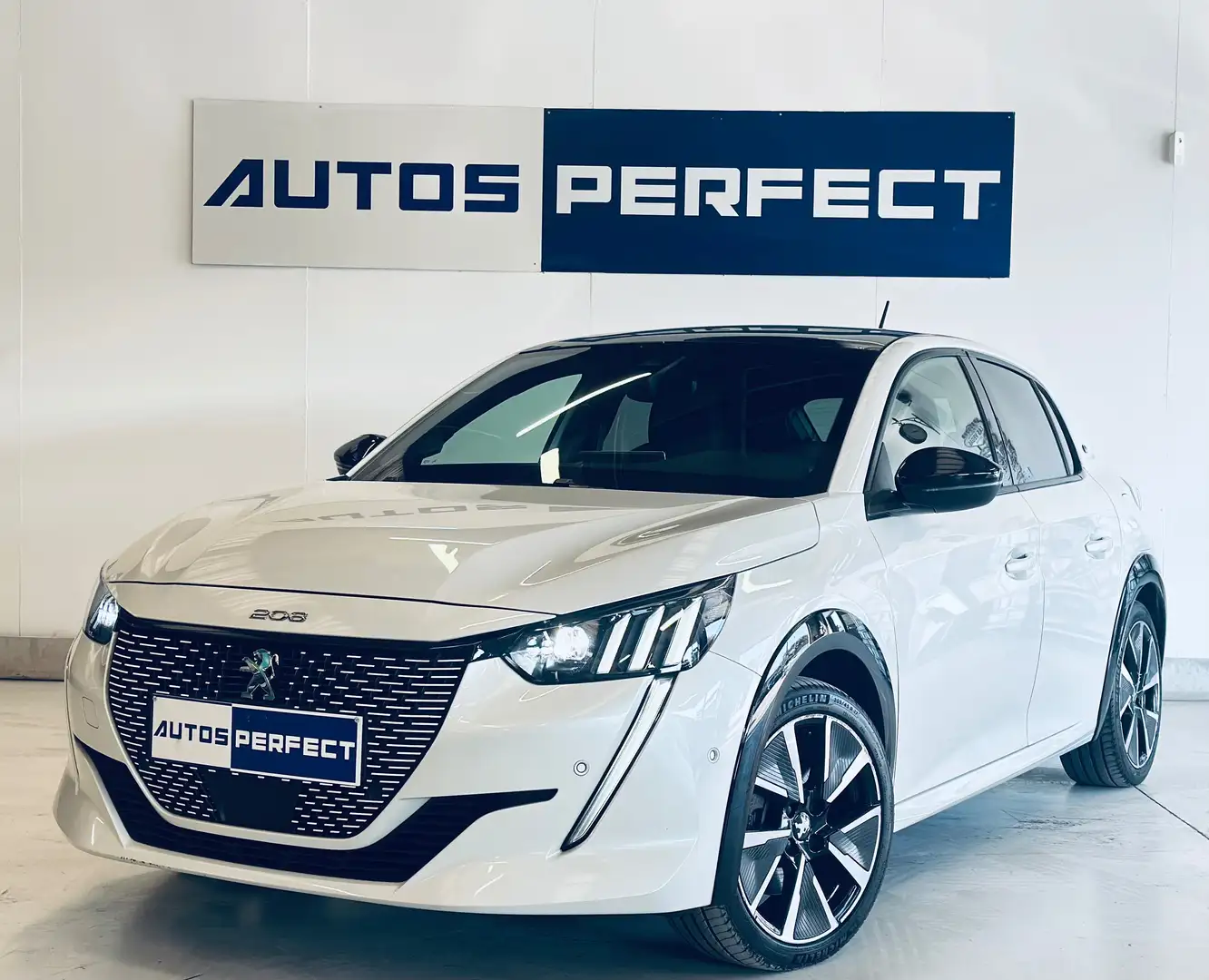 Peugeot e-208 50 kWh GT Pack BOITE AUTO PANO PDC CAMERA NAVI SOS Wit - 1