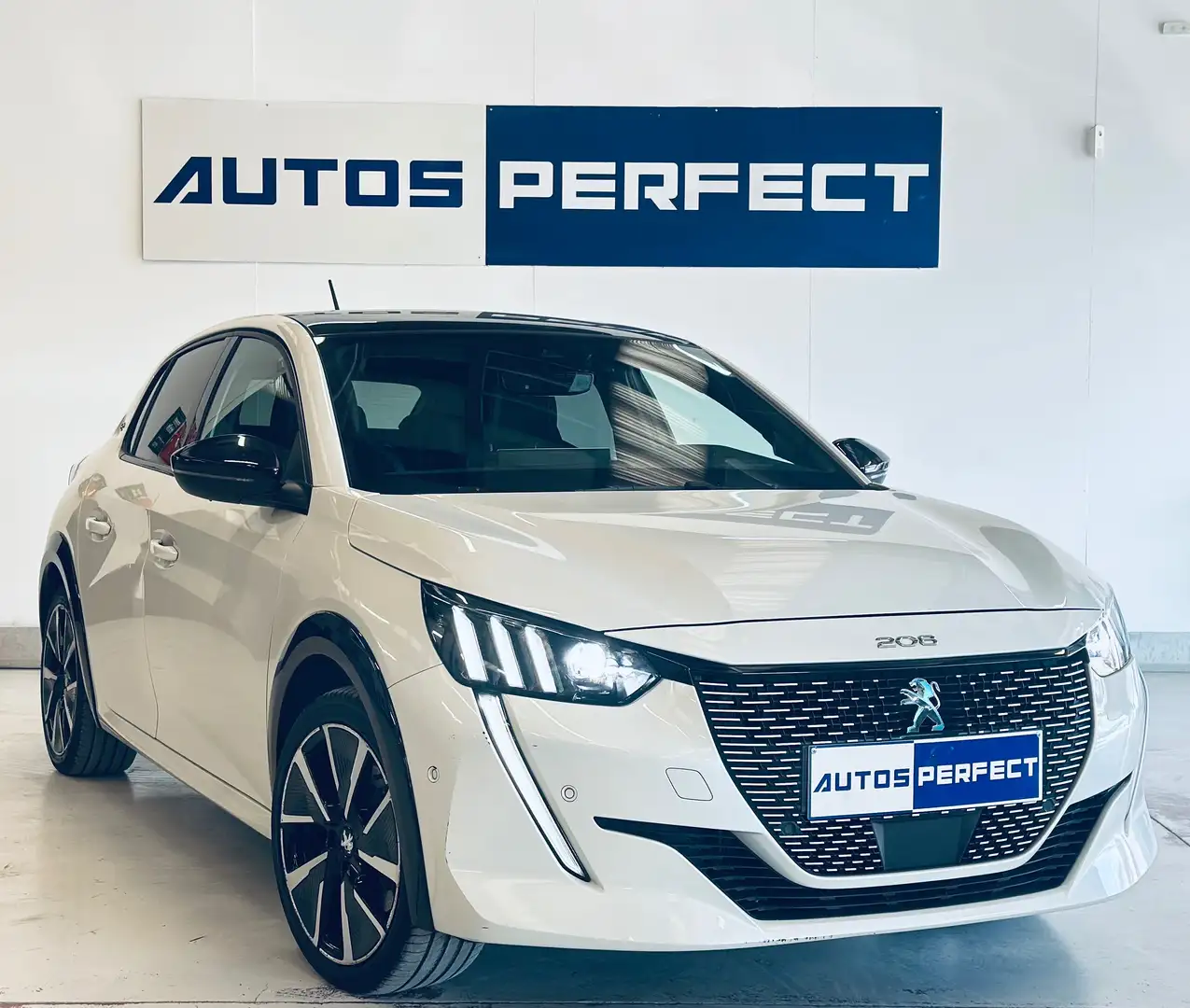Peugeot e-208 50 kWh GT Pack BOITE AUTO PANO PDC CAMERA NAVI SOS Wit - 2
