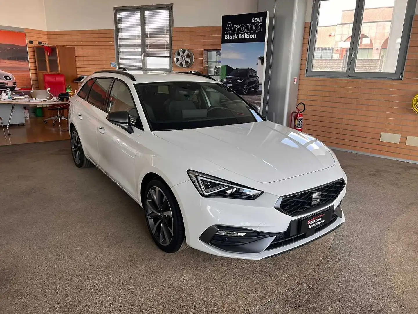 SEAT Leon 4ª serie Sportstourer 2.0 TDI 150 CV DSG FR Bianco - 1