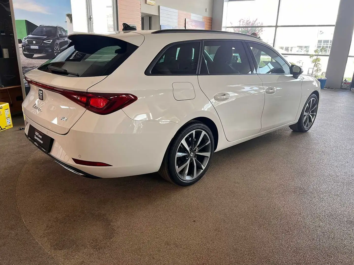 SEAT Leon 4ª serie Sportstourer 2.0 TDI 150 CV DSG FR Bianco - 2