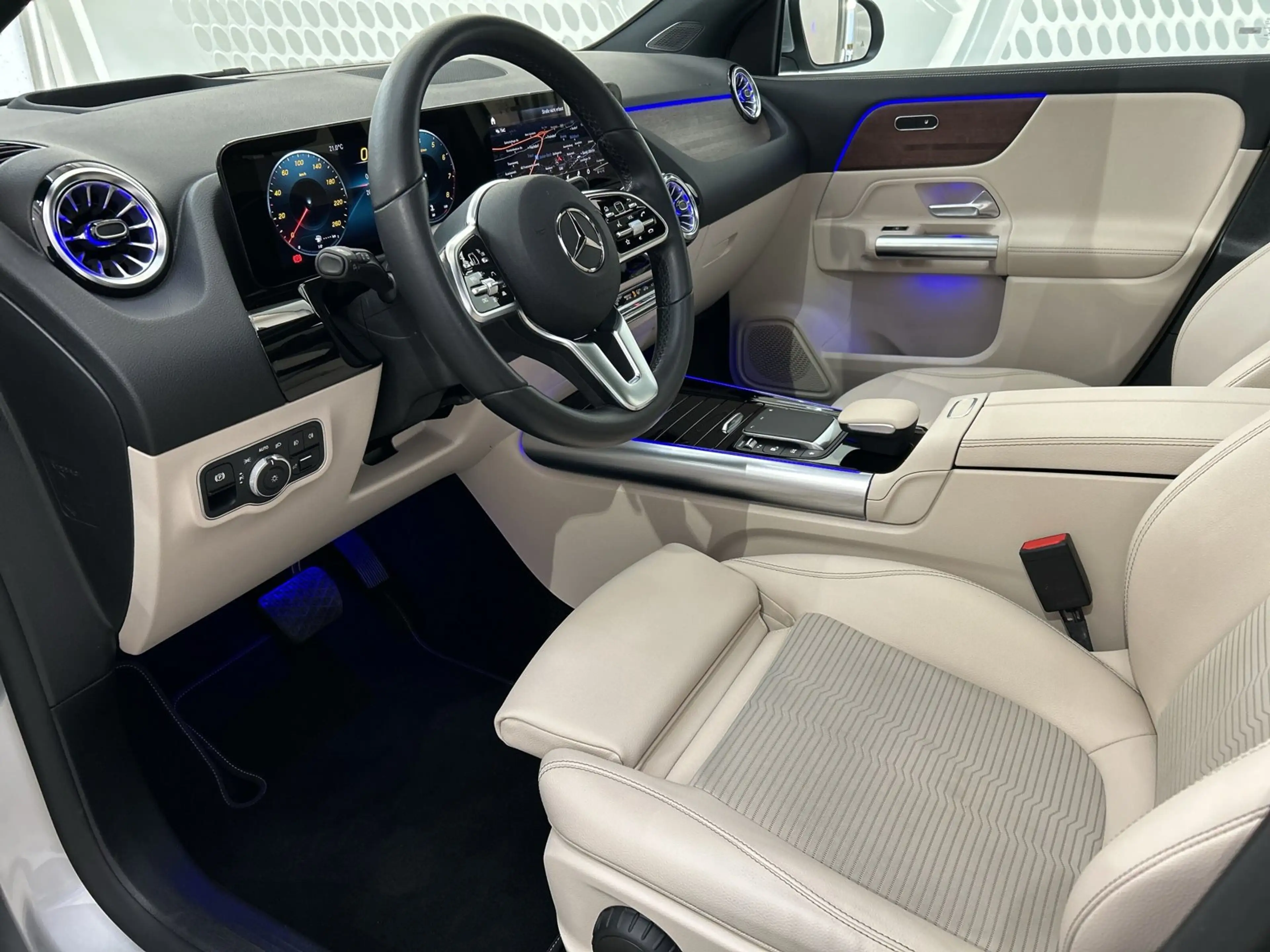 Mercedes-Benz GLA 250 4MATIC Navi SHZ — photo 12