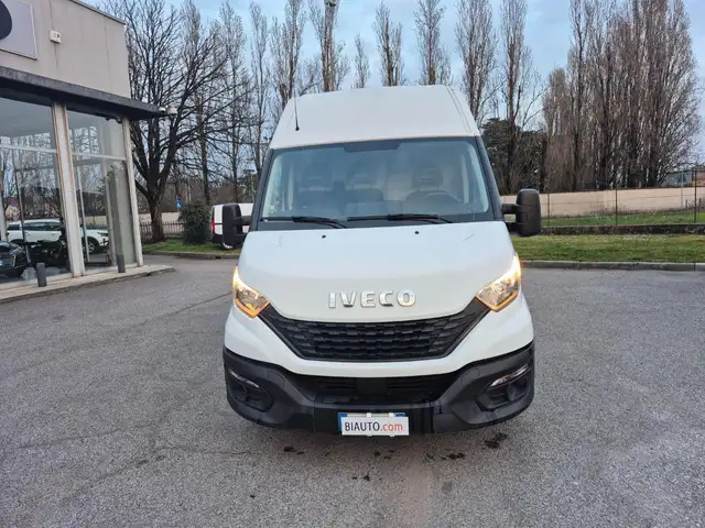 Iveco Daily view 3