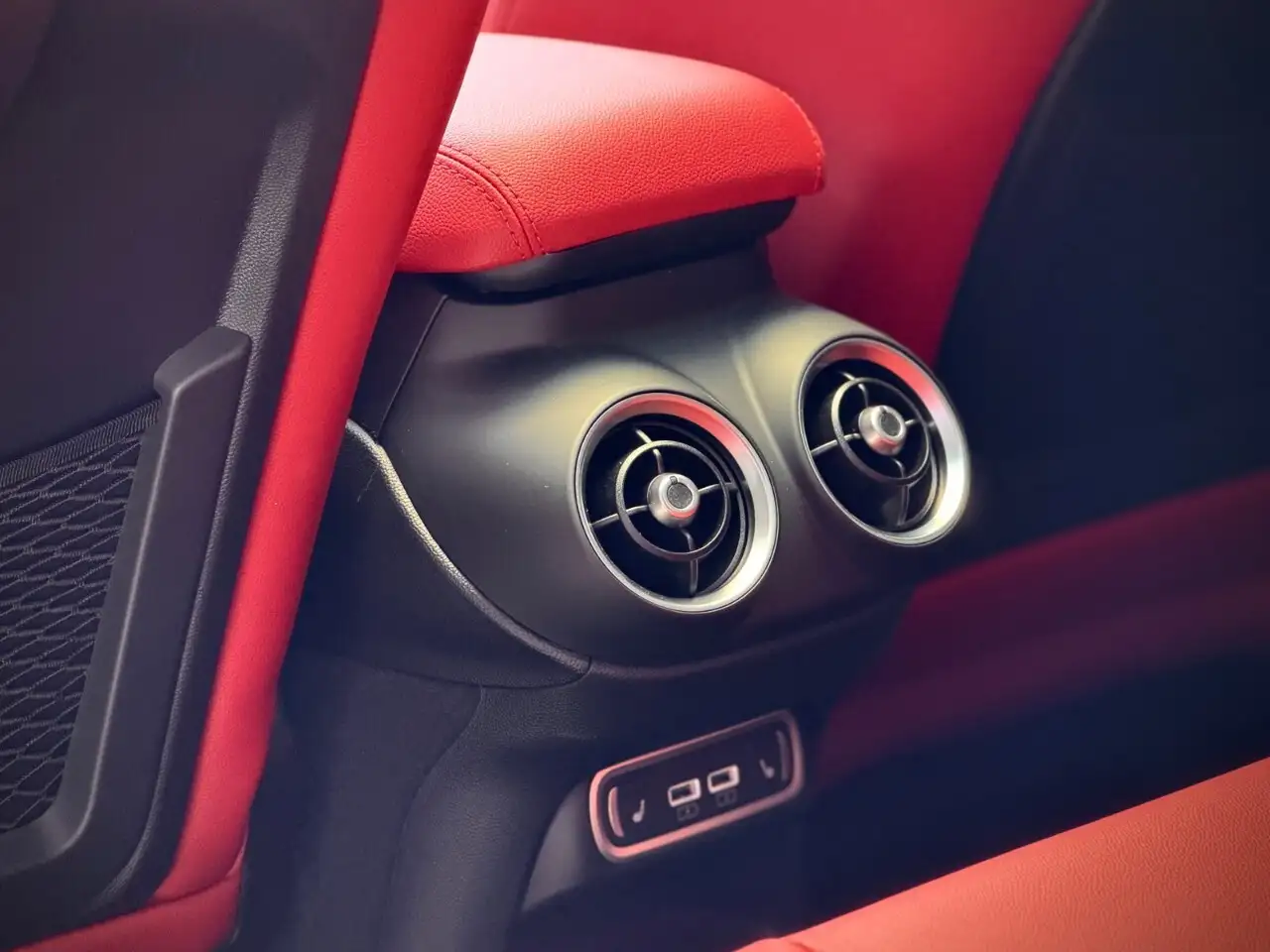 Alfa Romeo Stelvio снимка Alfa Romeo Stelvio