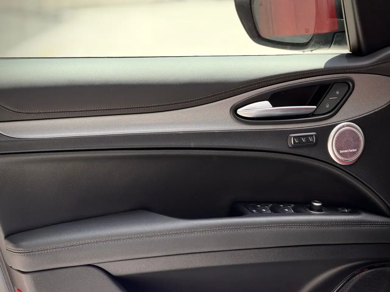 Alfa Romeo Stelvio снимка Alfa Romeo Stelvio