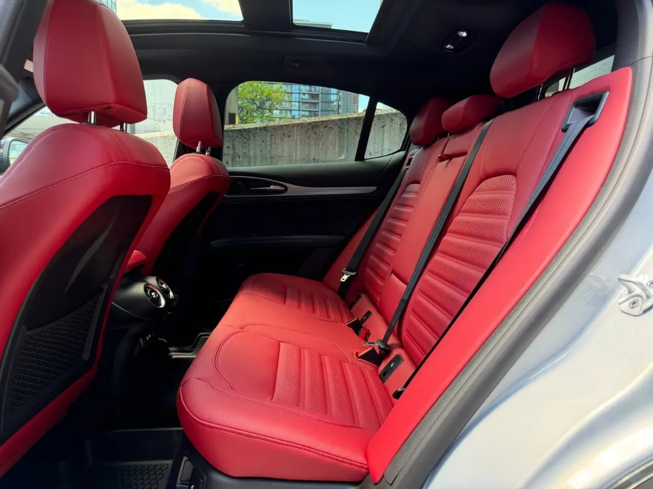 Alfa Romeo Stelvio снимка Alfa Romeo Stelvio