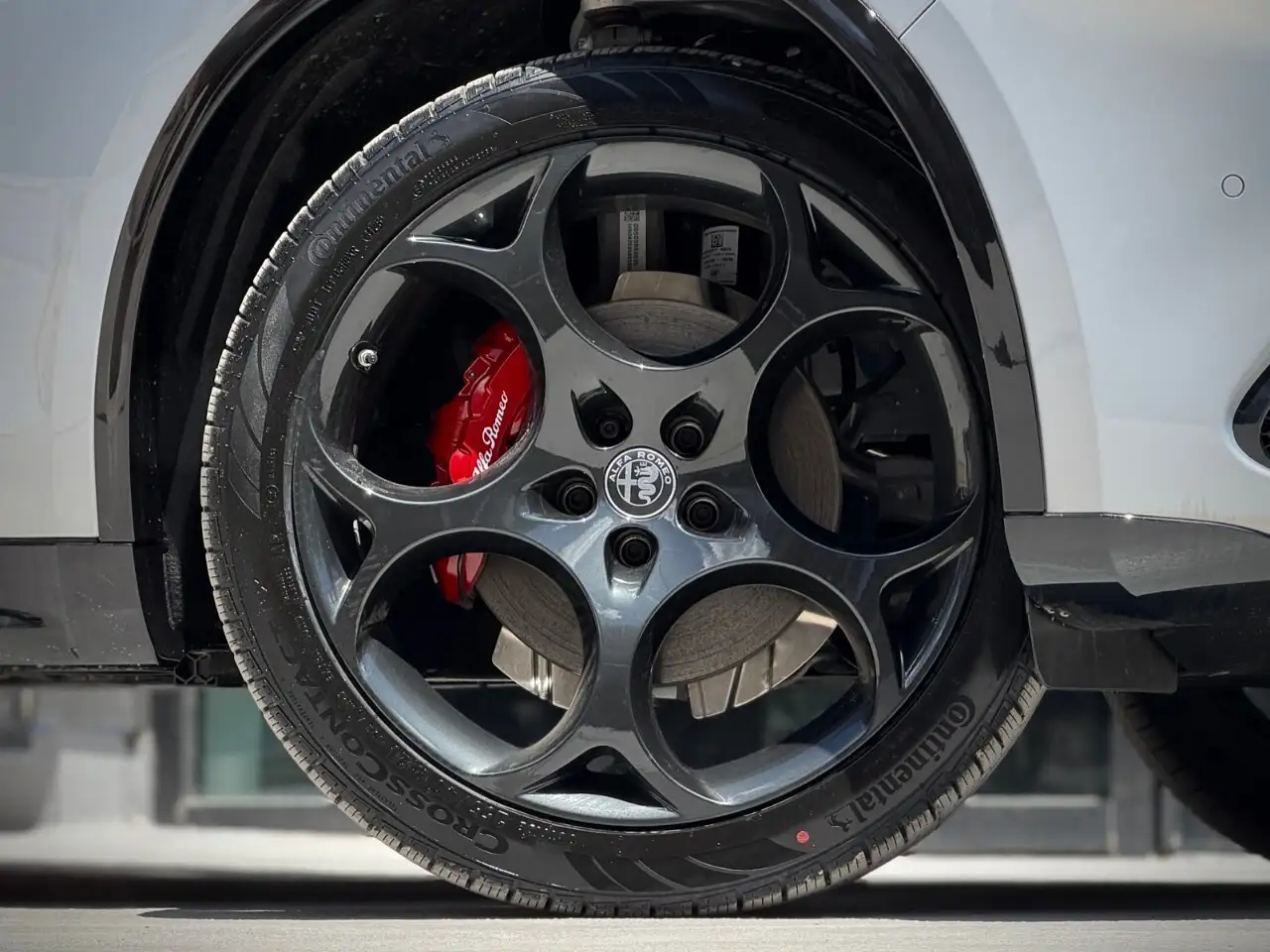 Alfa Romeo Stelvio снимка Alfa Romeo Stelvio