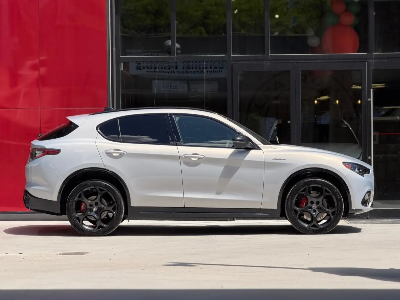Alfa Romeo Stelvio снимка Alfa Romeo Stelvio