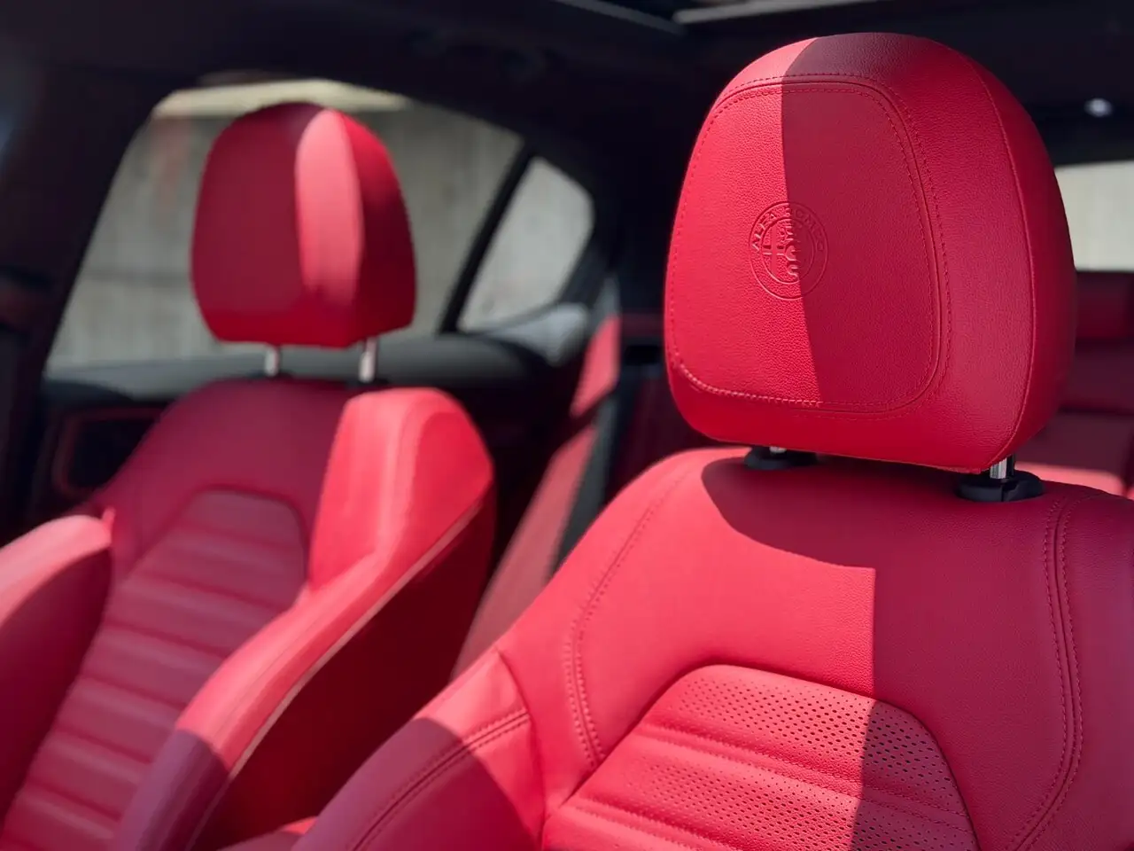 Alfa Romeo Stelvio снимка Alfa Romeo Stelvio