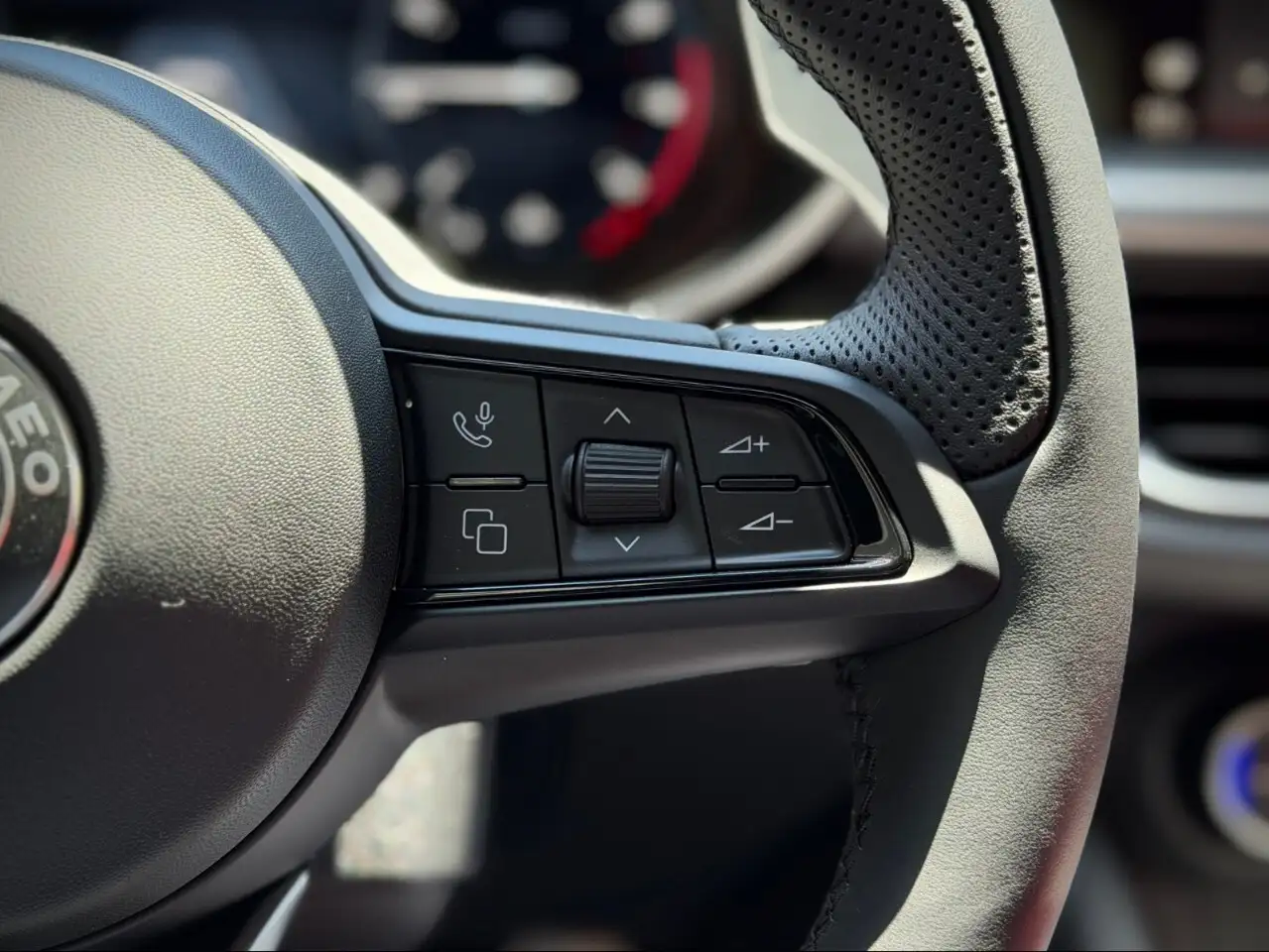 Alfa Romeo Stelvio снимка Alfa Romeo Stelvio