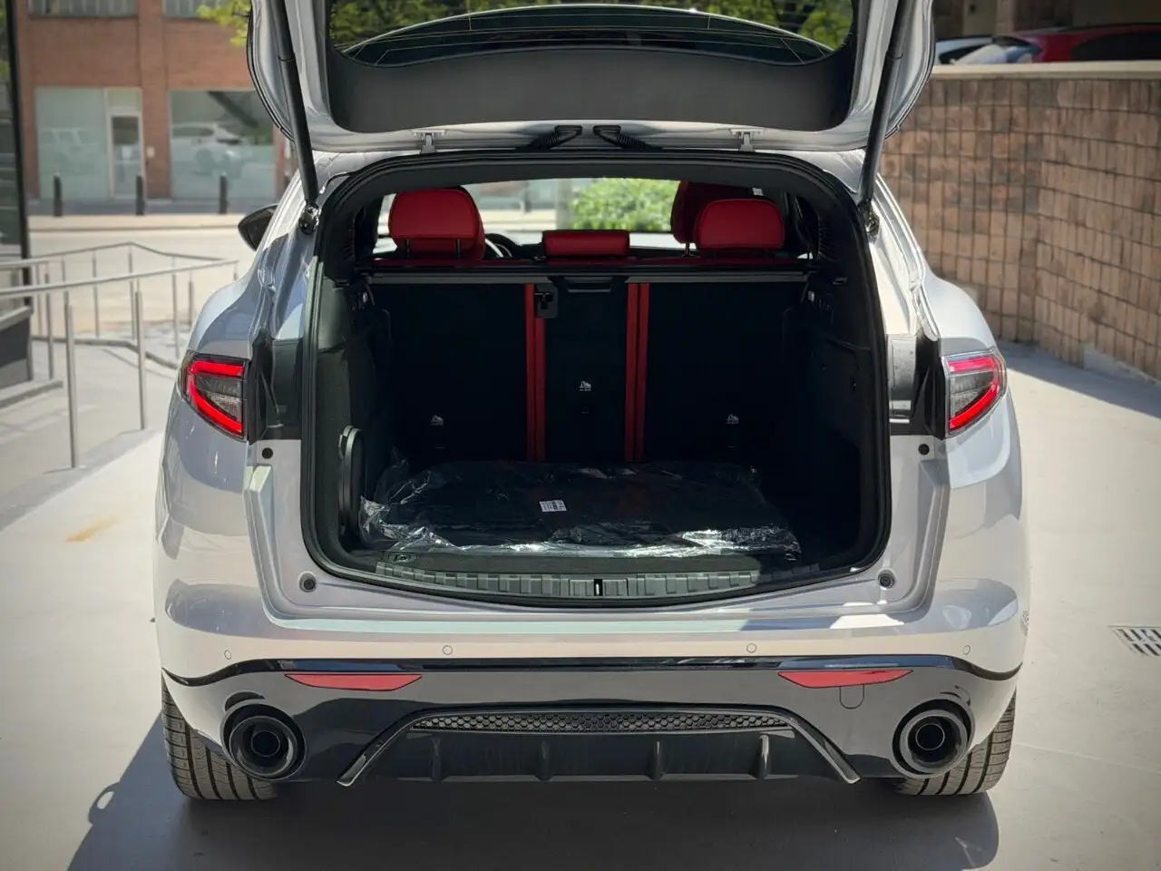 Alfa Romeo Stelvio снимка Alfa Romeo Stelvio