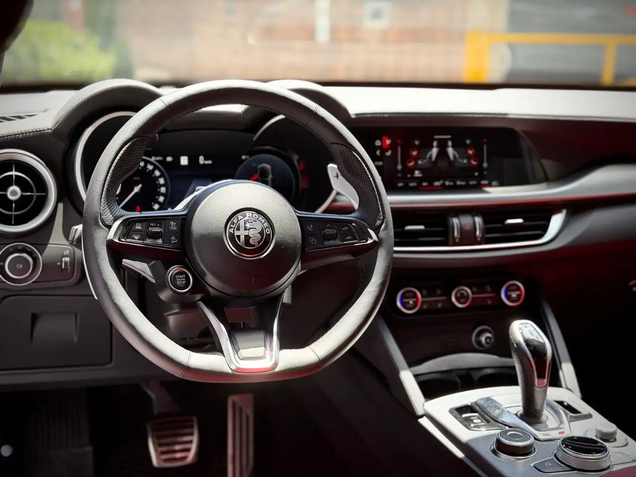 Alfa Romeo Stelvio снимка Alfa Romeo Stelvio