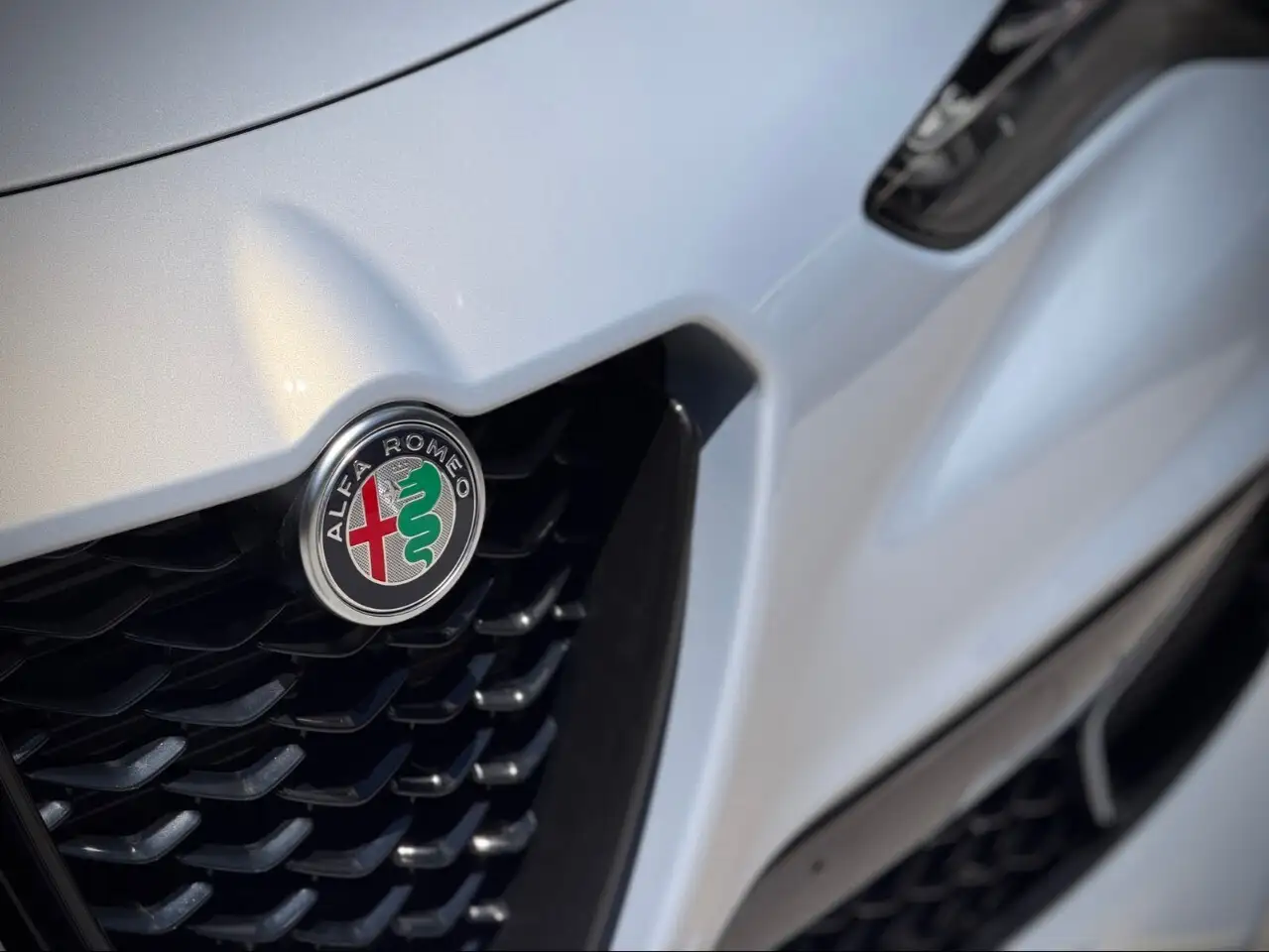 Alfa Romeo Stelvio снимка Alfa Romeo Stelvio