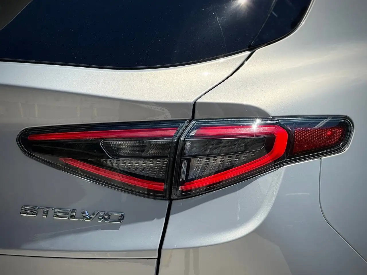 Alfa Romeo Stelvio снимка Alfa Romeo Stelvio