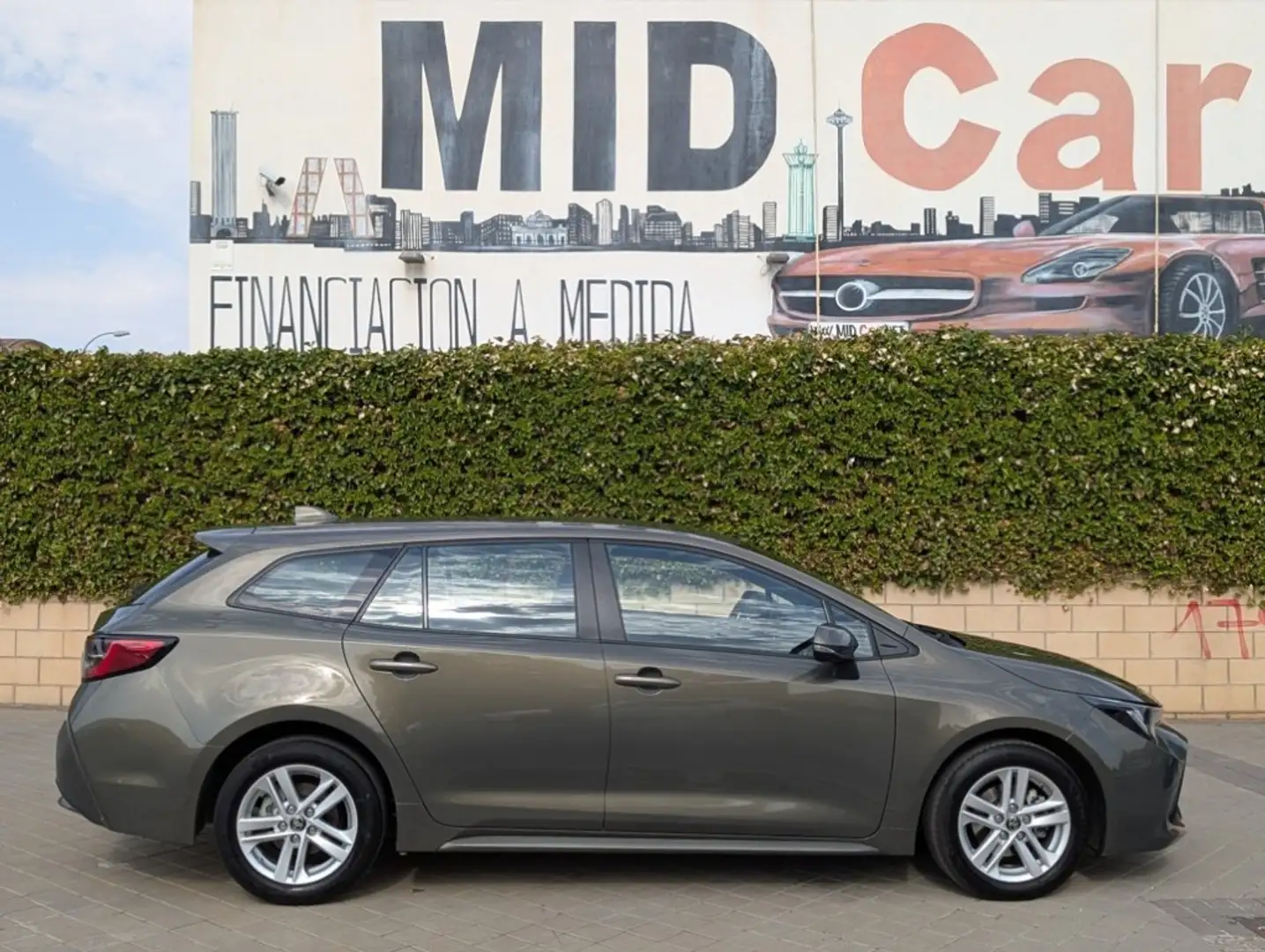 Toyota Corolla Touring Sports 140H Business Marrón - 2