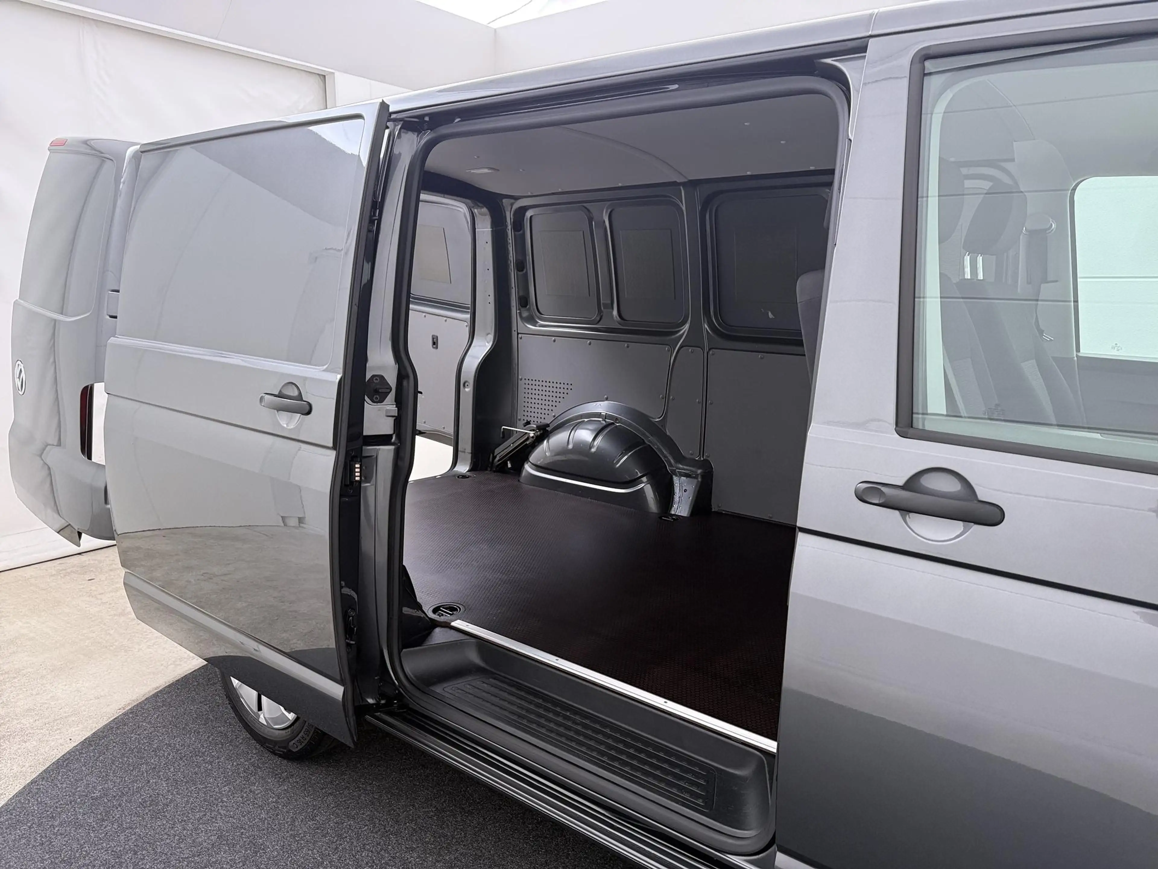 Volkswagen T6.1 Transporter Bedrijfswagens 2.0 TDI L1H1 26 | Schade!! | Parkee — photo 8