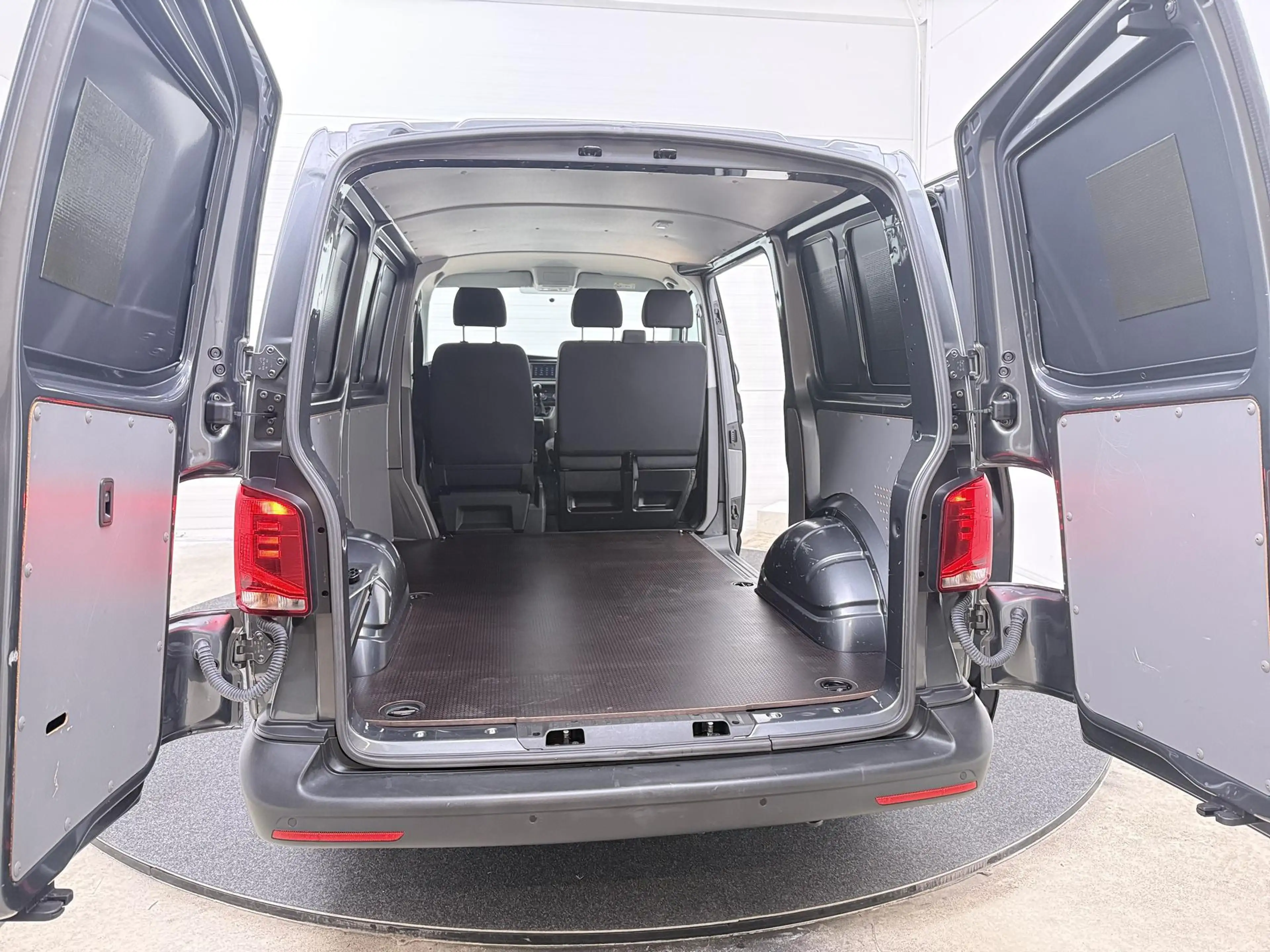 Volkswagen T6.1 Transporter Bedrijfswagens 2.0 TDI L1H1 26 | Schade!! | Parkee — photo 7