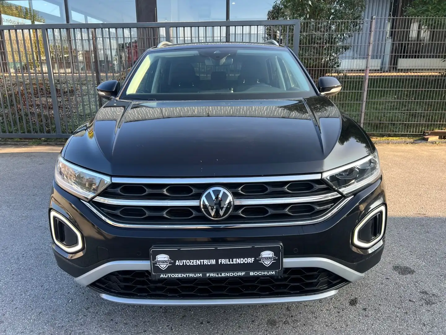 Volkswagen T-Roc Style AUTOMATIK/LED/KAMERA/NAVI/DIG TACHO! Schwarz - 2