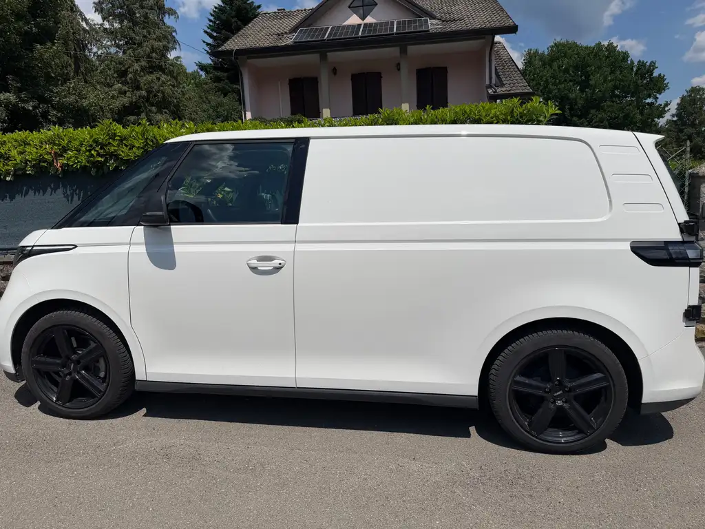 Volkswagen ID. Buzz Cargo 2023 из Европы — купить под ключ