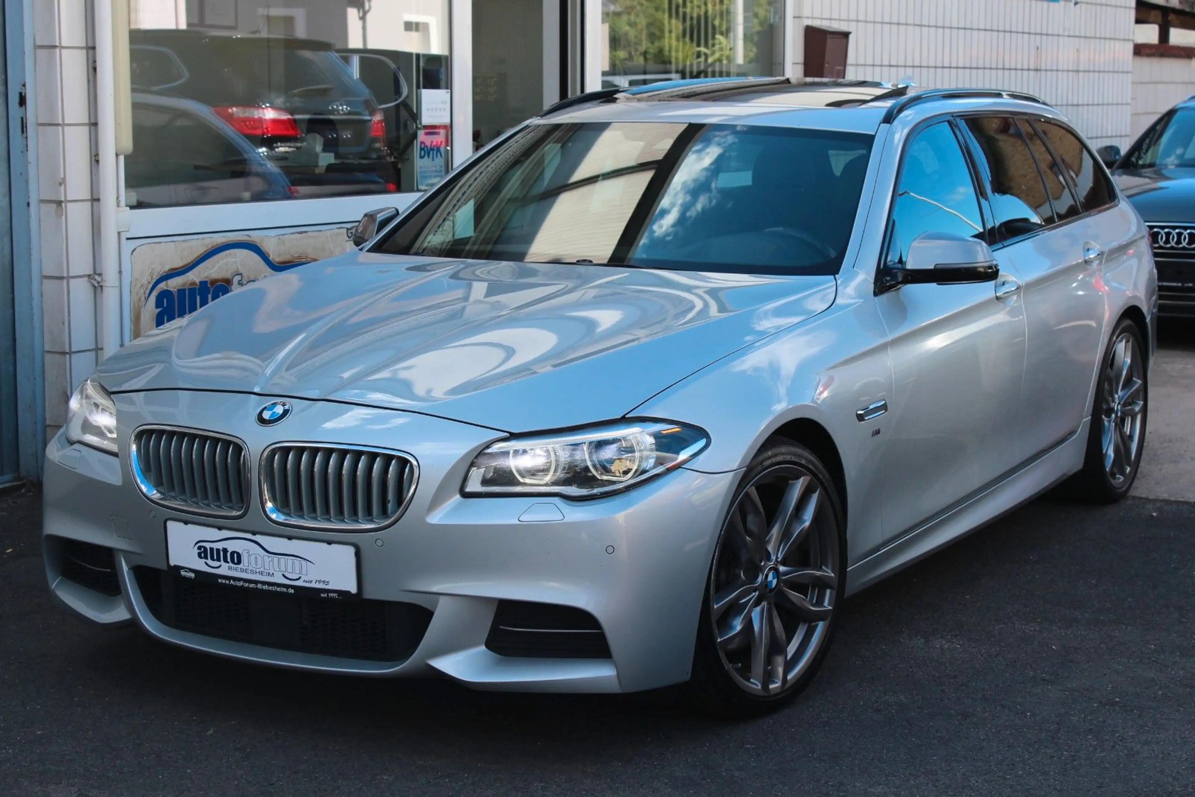BMW 550 d T xDrive LED*Panorama*Standh.*HuD*H&K*ACC — photo 2