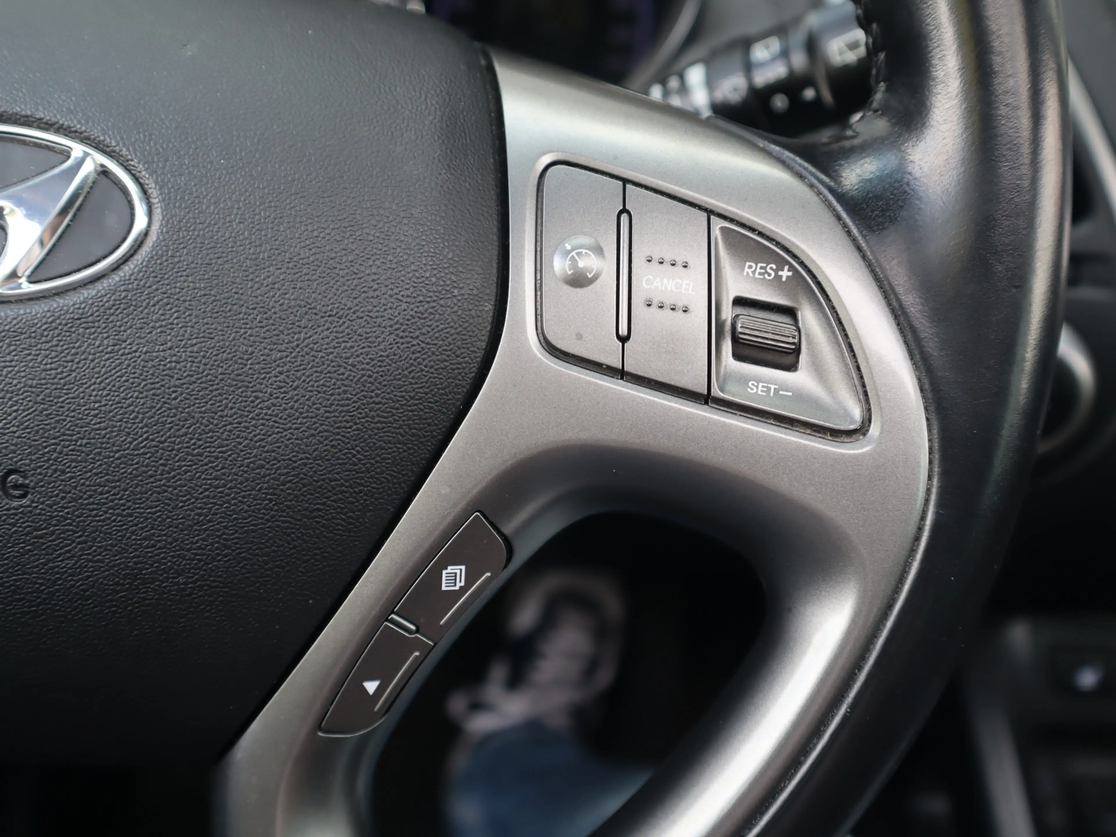 Hyundai iX35 2.0i i-Catcher / Leder / Trekhaak / Pano / Stoelve — photo 17