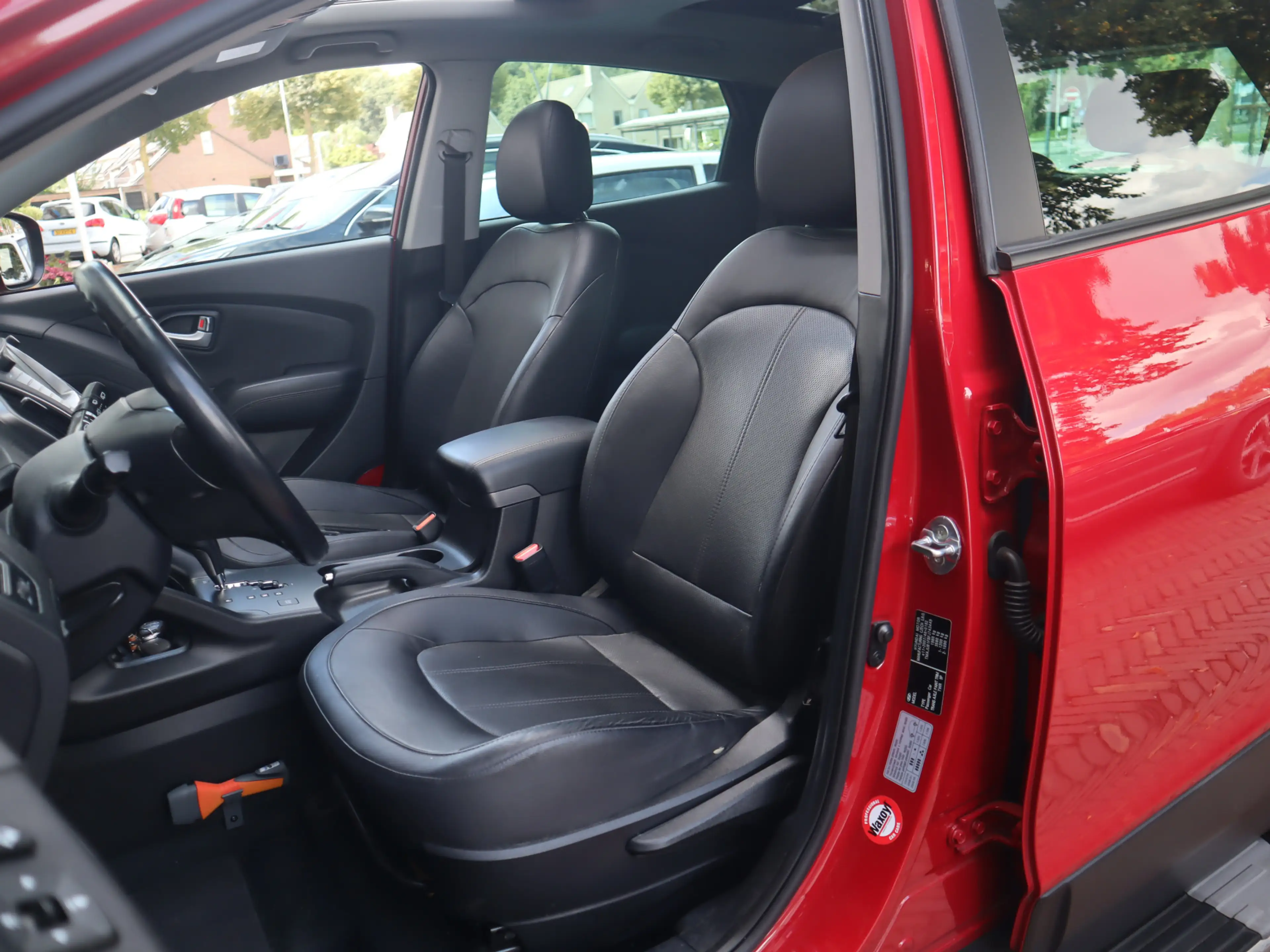 Hyundai iX35 2.0i i-Catcher / Leder / Trekhaak / Pano / Stoelve — photo 6