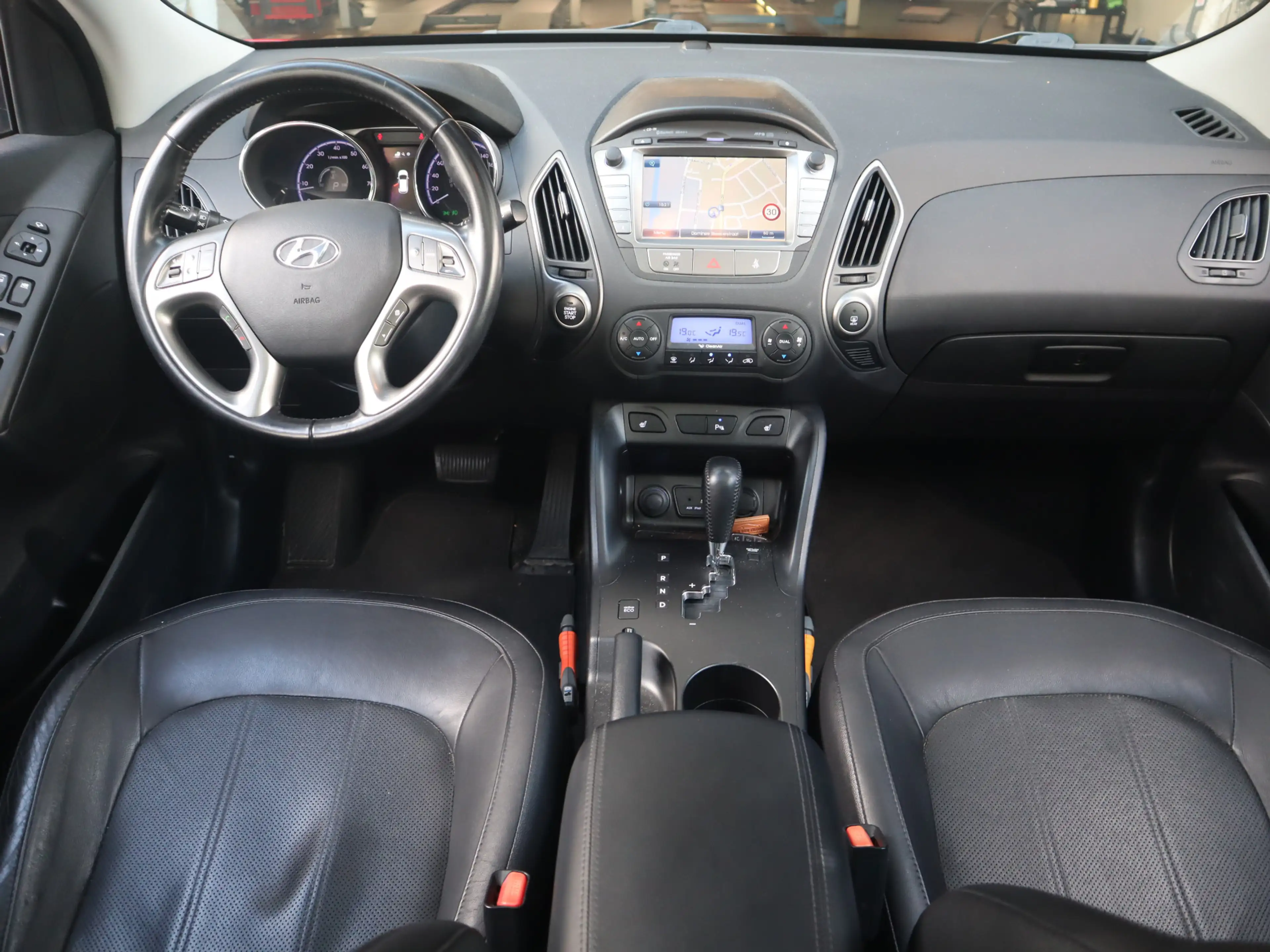 Hyundai iX35 2.0i i-Catcher / Leder / Trekhaak / Pano / Stoelve — photo 5
