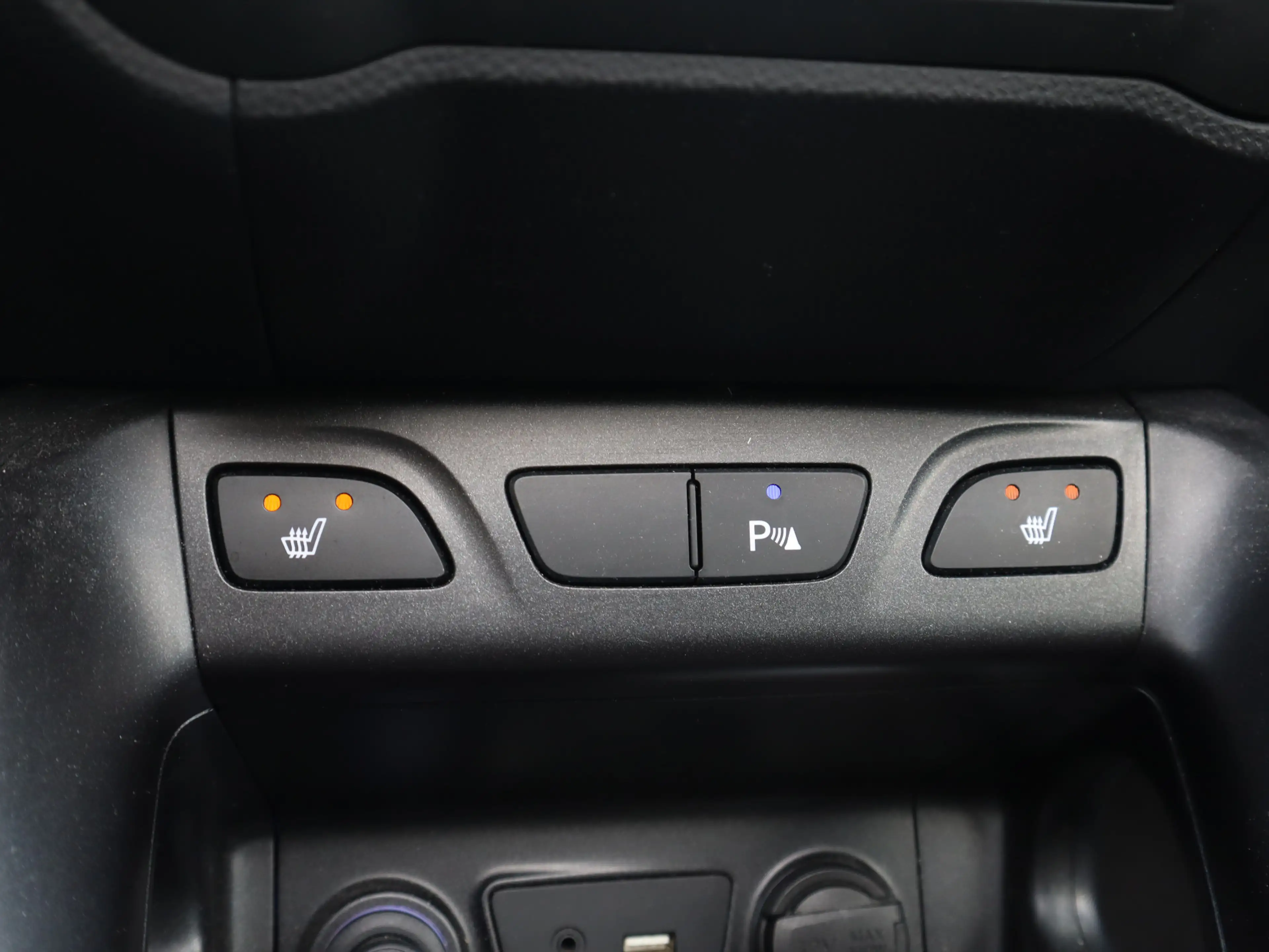 Hyundai iX35 2.0i i-Catcher / Leder / Trekhaak / Pano / Stoelve — photo 20