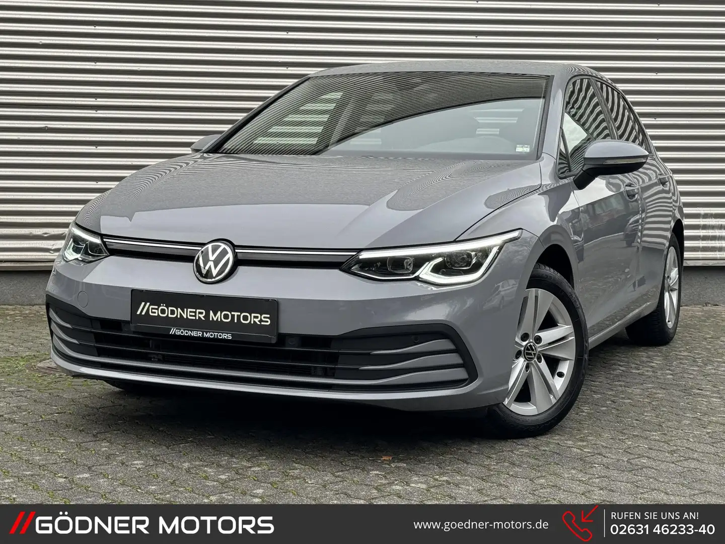 Volkswagen Golf VIII 1.5 TSI Life/DE-FHZ/PDC/LED/APPLE-CARPLAY/... Grau - 1