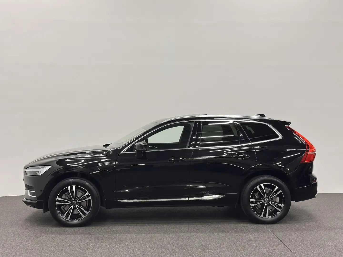 Volvo XC60 2.0 T6 Plug-in hybrid AWD Inscription Expression P Zwart - 2