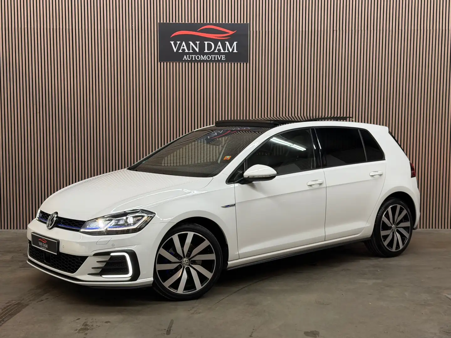 Volkswagen Golf GTE 1.4 TSI PHEV 2020 PANO LED VIRTUAL KEYLESS Blanc - 1